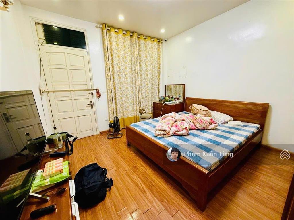 Nhà đẹp cầu giấy. ngõ thông tứ tung, ba gác đỗ cửa, 50m ra phố, dân xây thoáng, không qh, 46m2 x 4t