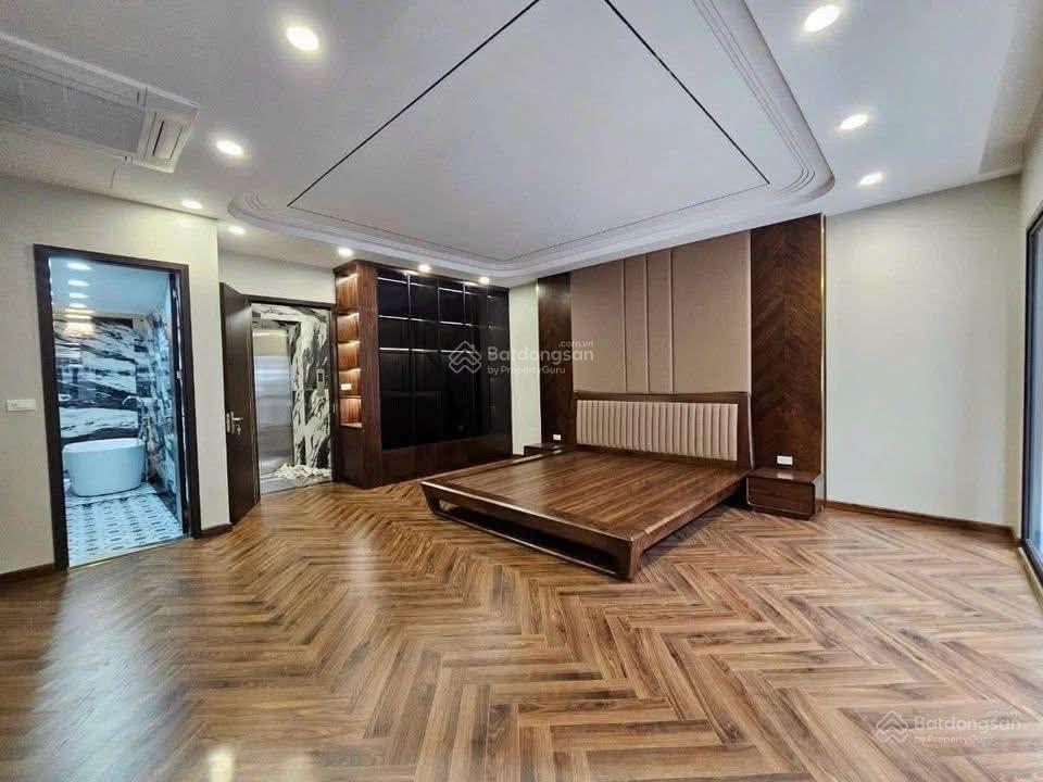 Siêu đẹp! đội cấn, nhà mới, thang máy ở luôn, ngõ 3 gác tránh, 30m ô tô tránh, gần phố, 40m²*6t