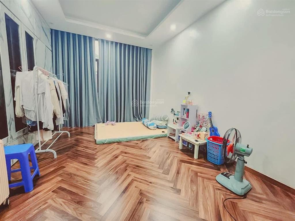 Cầu giấy, dân xây chắc chắn, ngõ 3 gác tránh, 60m ra ô tô tránh, 2 thoáng, kinh doanh, 44m²*5t