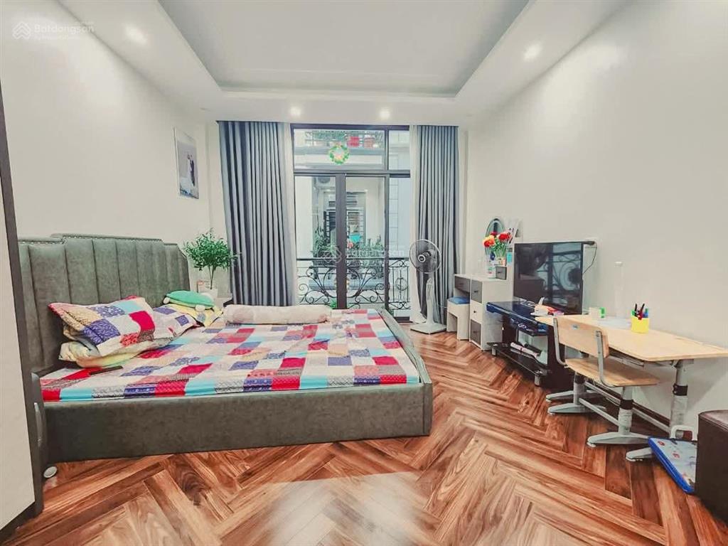 Cầu giấy, dân xây chắc chắn, ngõ 3 gác tránh, 60m ra ô tô tránh, 2 thoáng, kinh doanh, 44m²*5t