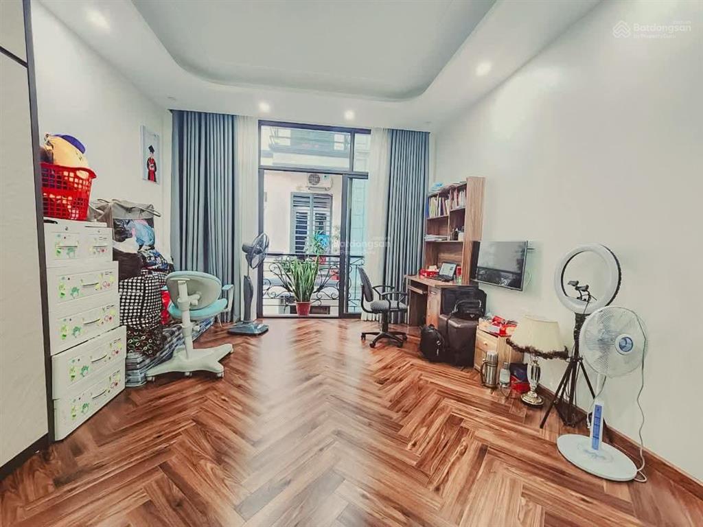 Cầu giấy, dân xây chắc chắn, ngõ 3 gác tránh, 60m ra ô tô tránh, 2 thoáng, kinh doanh, 44m²*5t