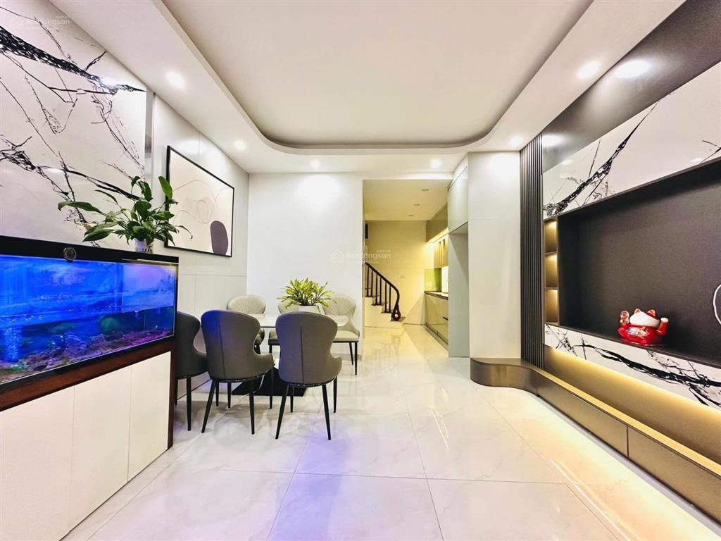 Giảm sốc! hoàng quốc việt, nhà mới ở ngay, ngõ 3 gác thông tứ tung, 30m ô tô tránh, 40.5m2*5t