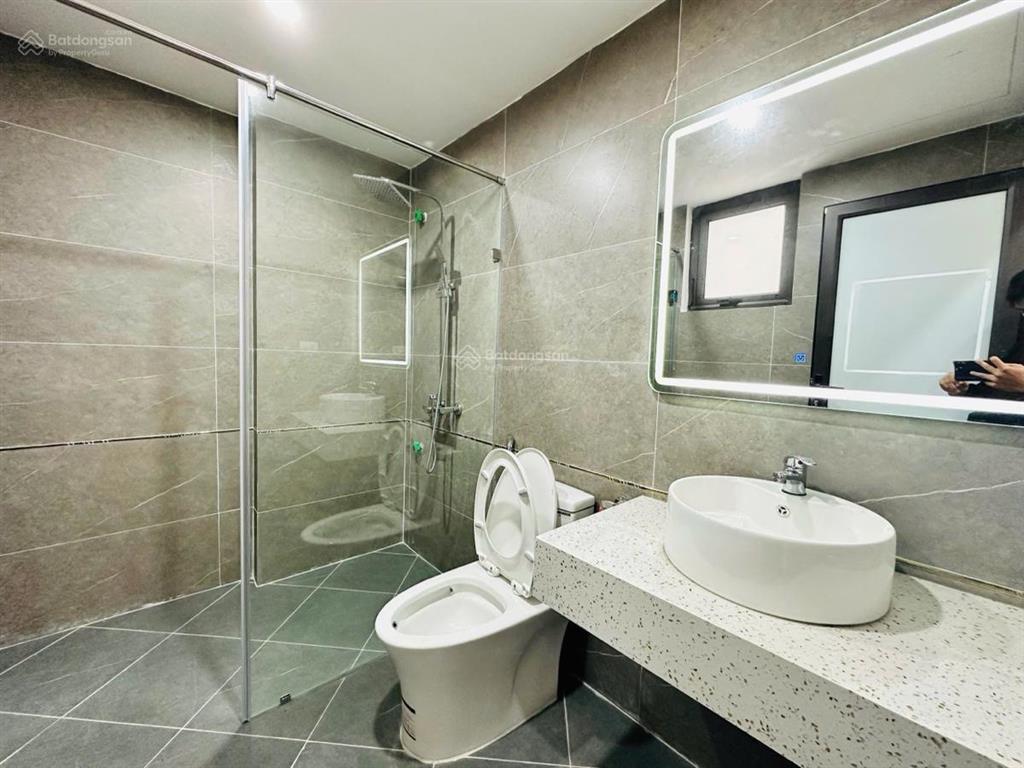 Cầu giấy, nhà đẹp, ngõ 3 gác thông, dân xây chắc chắn 70m ôtô ra tránh, thoáng, sân xe, 48m2*5t