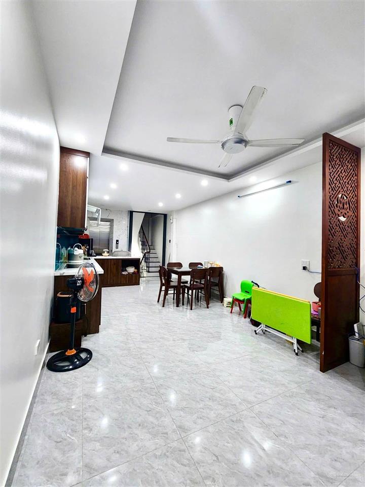 Có 1 0 2! lô góc ngọc khánh, nhà đẹp thang máy xịn sò, ngõ 3 gác thông, vài chục m ra phố, 43m2*6t