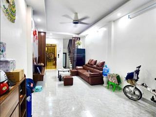 Có 1 0 2! lô góc ngọc khánh, nhà đẹp thang máy xịn sò, ngõ 3 gác thông, vài chục m ra phố, 43m2*6t