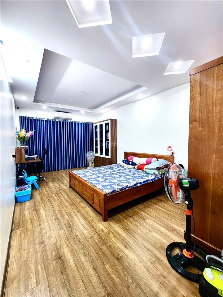 Có 1 0 2! lô góc ngọc khánh, nhà đẹp thang máy xịn sò, ngõ 3 gác thông, vài chục m ra phố, 43m2*6t