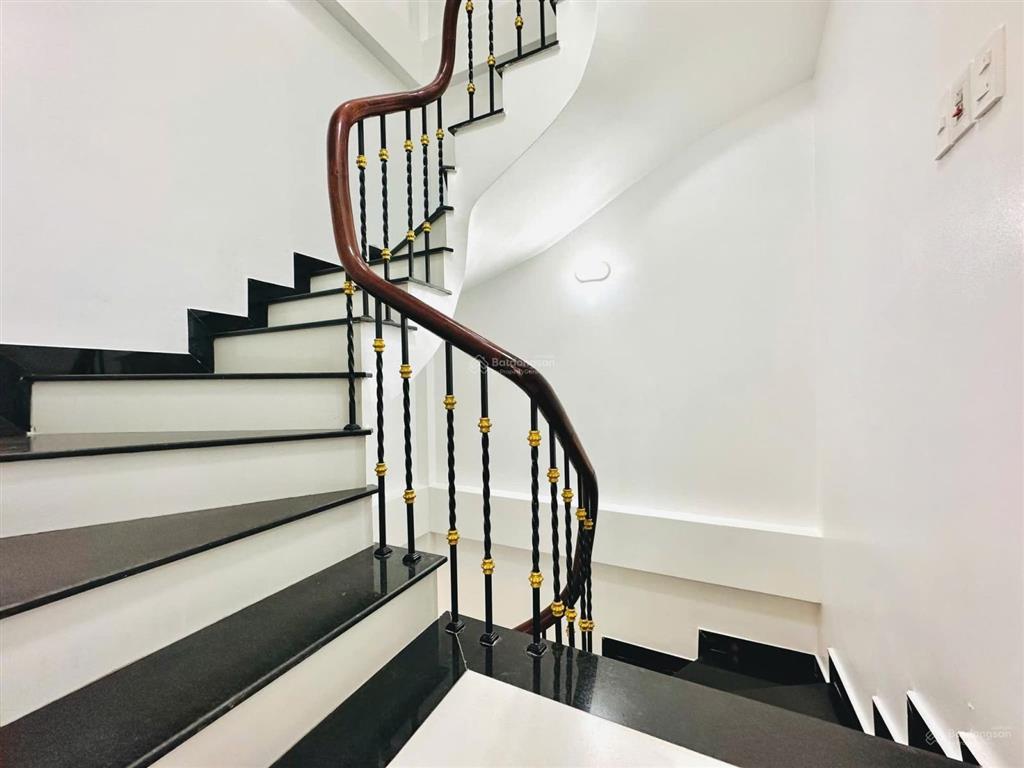 Hoàng quốc việt, nhà đẹp ở luôn, dân xây, ngõ ô tô, 25m ô tô tránh, gần phố, 41m2*5t