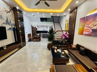 Bán nhà trần thái tông, dân xây chắc chắn, ngõ 3 gác tránh, 60m ra phố, thoáng, sân xe, 38.6m2*5t