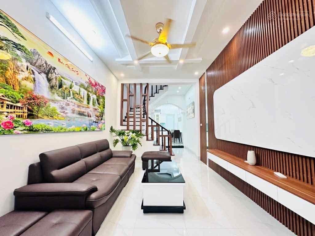 Bán gấp! quan hoa, dân xây chắc chắn, ngõ 3 gác tránh, gần phố, thoáng, đẹp phân khúc, 40m2*5t