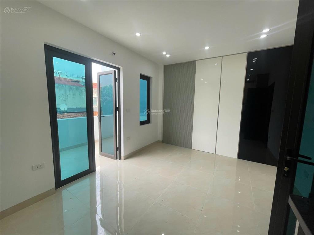 Ngọc khánh, nhà đẹp thang máy xịn sò, ngõ 3 gác thông, 10m ra ô tô, mới ở ngay, 42m2*6t