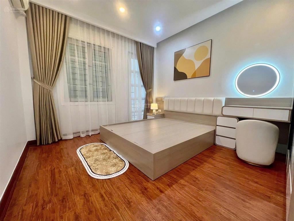 Nguyễn khánh toàn, dân xây chắc chắn, còn mới ở luôn, ngõ 3 gác, 50m ra phố, thoáng, 44m2*5t