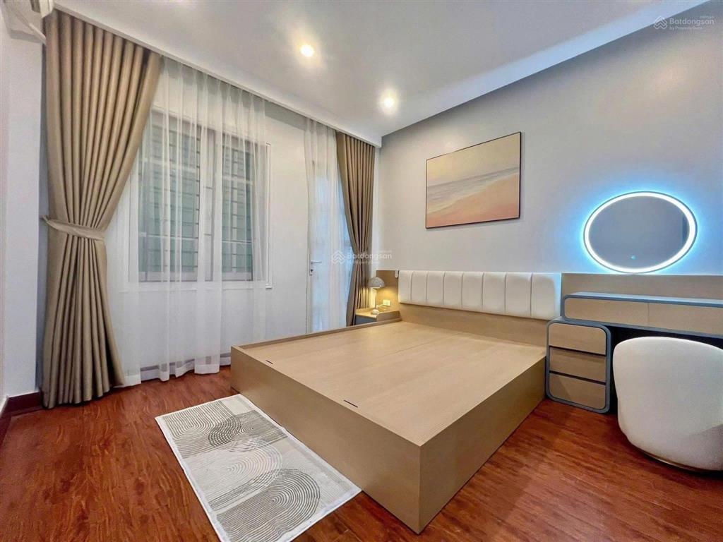 Nguyễn khánh toàn, dân xây chắc chắn, còn mới ở luôn, ngõ 3 gác, 50m ra phố, thoáng, 44m2*5t