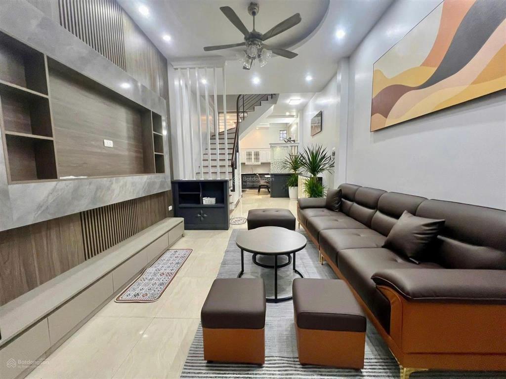 Nguyễn khánh toàn, dân xây chắc chắn, còn mới ở luôn, ngõ 3 gác, 50m ra phố, thoáng, 44m2*5t