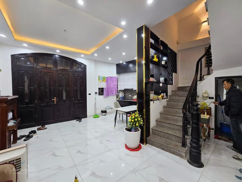 Bán nhà đội cấn, ở luôn, dân xây chắc chắn, gần ô tô, gần phố, ngõ nông, 48m2*5 tầng