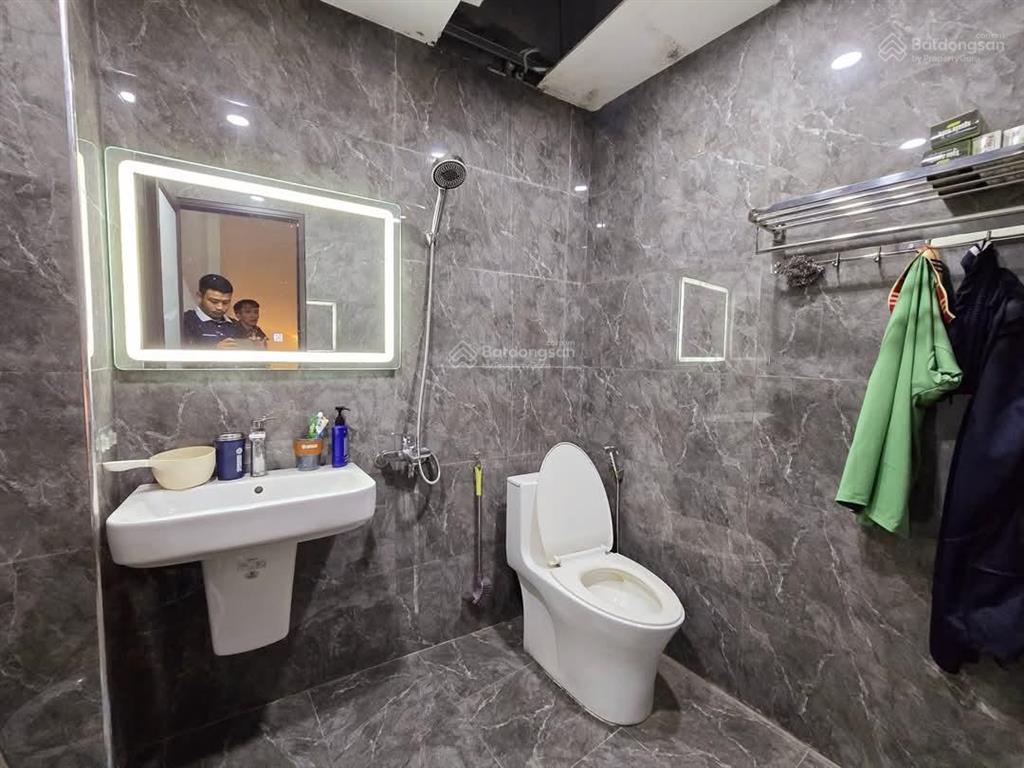 Bán nhà đội cấn, ở luôn, dân xây chắc chắn, gần ô tô, gần phố, ngõ nông, 48m2*5 tầng