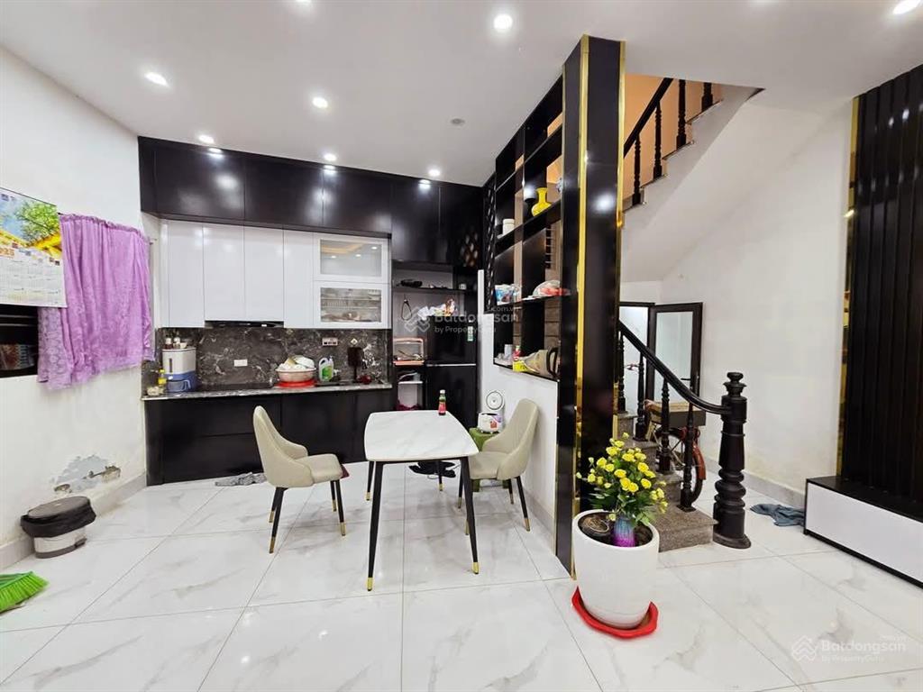 Bán nhà đội cấn, ở luôn, dân xây chắc chắn, gần ô tô, gần phố, ngõ nông, 48m2*5 tầng