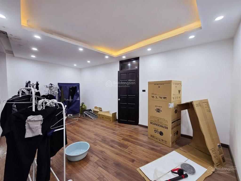 Bán nhà đội cấn, ở luôn, dân xây chắc chắn, gần ô tô, gần phố, ngõ nông, 48m2*5 tầng