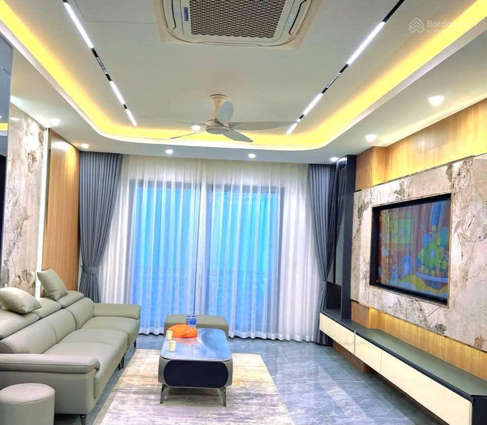 Võ chí cônglạc long quân, nhà mới thang máy, ô tô sát nhà, 3 thoáng, ở sướng, giá tốt khu vực
