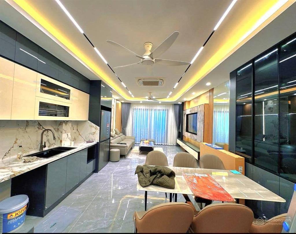 Võ chí cônglạc long quân, nhà mới thang máy, ô tô sát nhà, 3 thoáng, ở sướng, giá tốt khu vực
