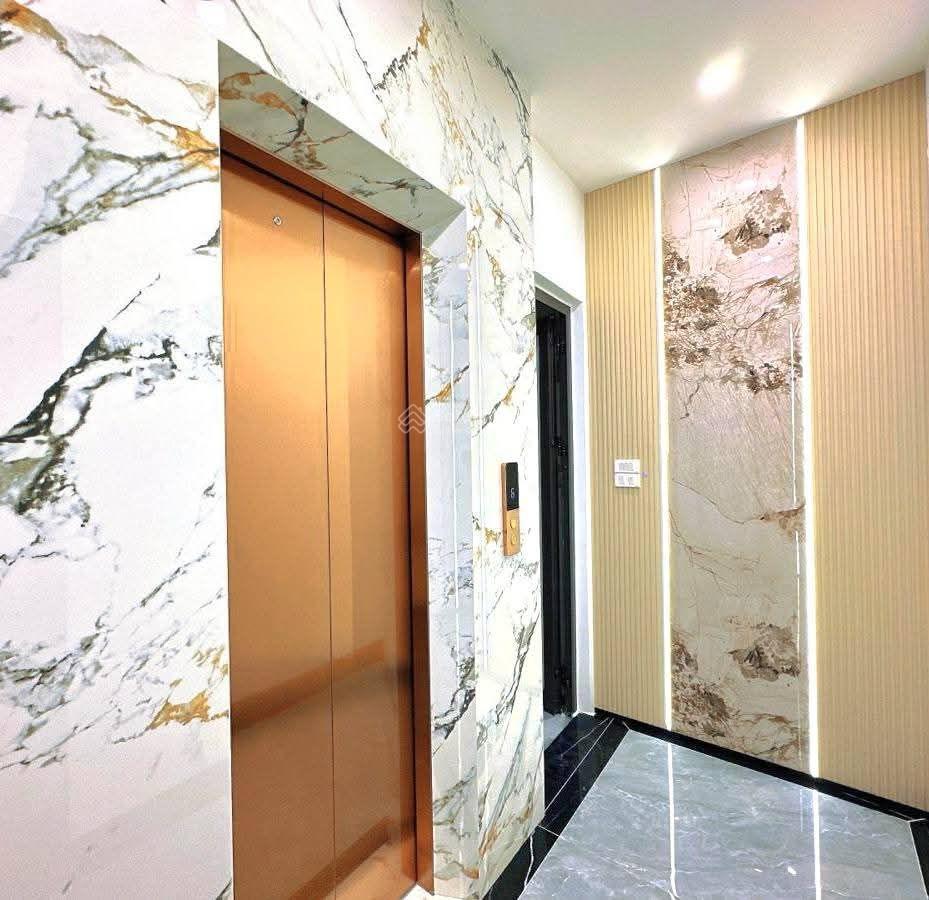 Võ chí cônglạc long quân, nhà mới thang máy, ô tô sát nhà, 3 thoáng, ở sướng, giá tốt khu vực