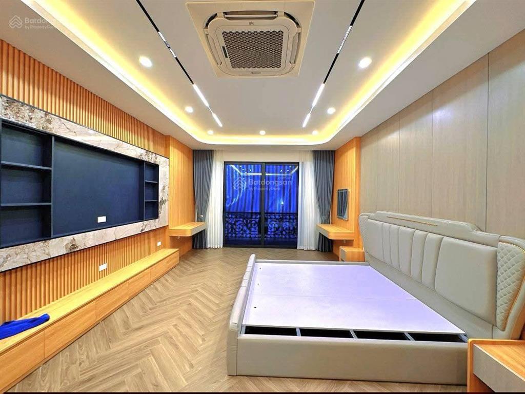 Võ chí cônglạc long quân, nhà mới thang máy, ô tô sát nhà, 3 thoáng, ở sướng, giá tốt khu vực