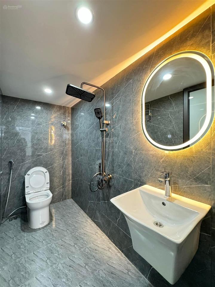 Hoàng quốc việt, xây chắc chắn, ngõ 3 gác, 30m ôtô đỗ, tặng nt, mới ở ngay, 39m2*5t