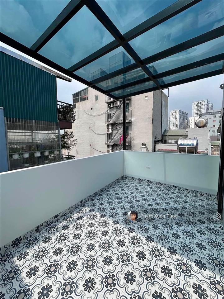 Cắt lỗ! quan hoa  cầu giấy, nhà đẹp, ngõ thông 3 gác tránh, 60m ra phố, thoáng, sân xe, 40m2