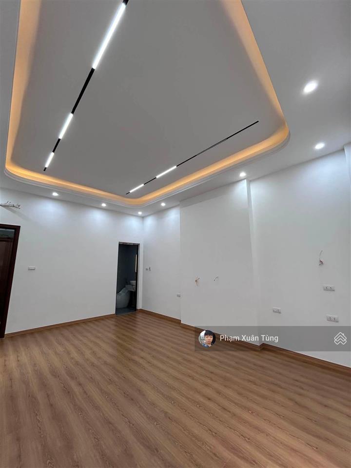 Cắt lỗ! quan hoa  cầu giấy, nhà đẹp, ngõ thông 3 gác tránh, 60m ra phố, thoáng, sân xe, 40m2