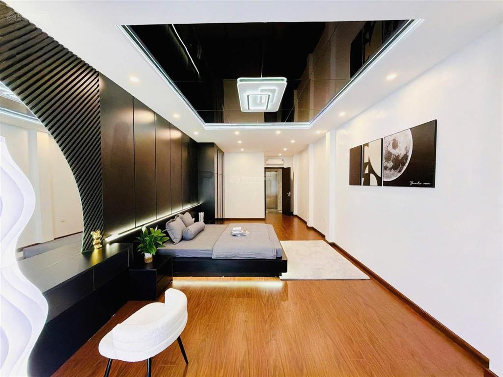 Võ chí công  lạc long quân, thang máy mới đẹp ở luôn, ngõ ô tô, 40m ô tô tránh, 2 thoáng, 45m2*6t