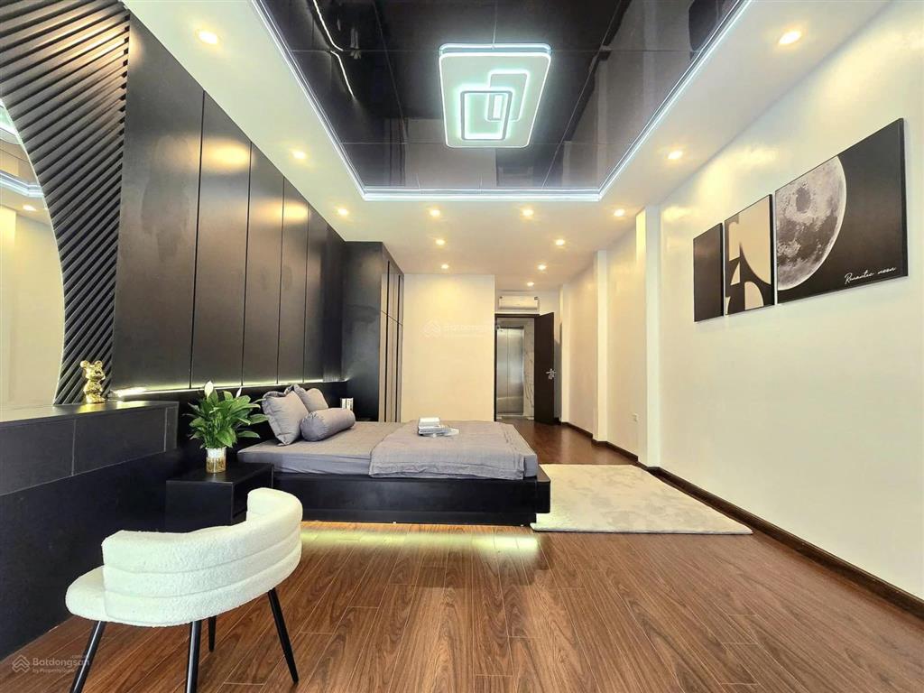 Võ chí công  lạc long quân, thang máy mới đẹp ở luôn, ngõ ô tô, 40m ô tô tránh, 2 thoáng, 45m2*6t
