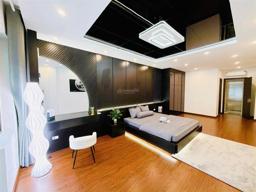 Võ chí công  lạc long quân, thang máy mới đẹp ở luôn, ngõ ô tô, 40m ô tô tránh, 2 thoáng, 45m2*6t