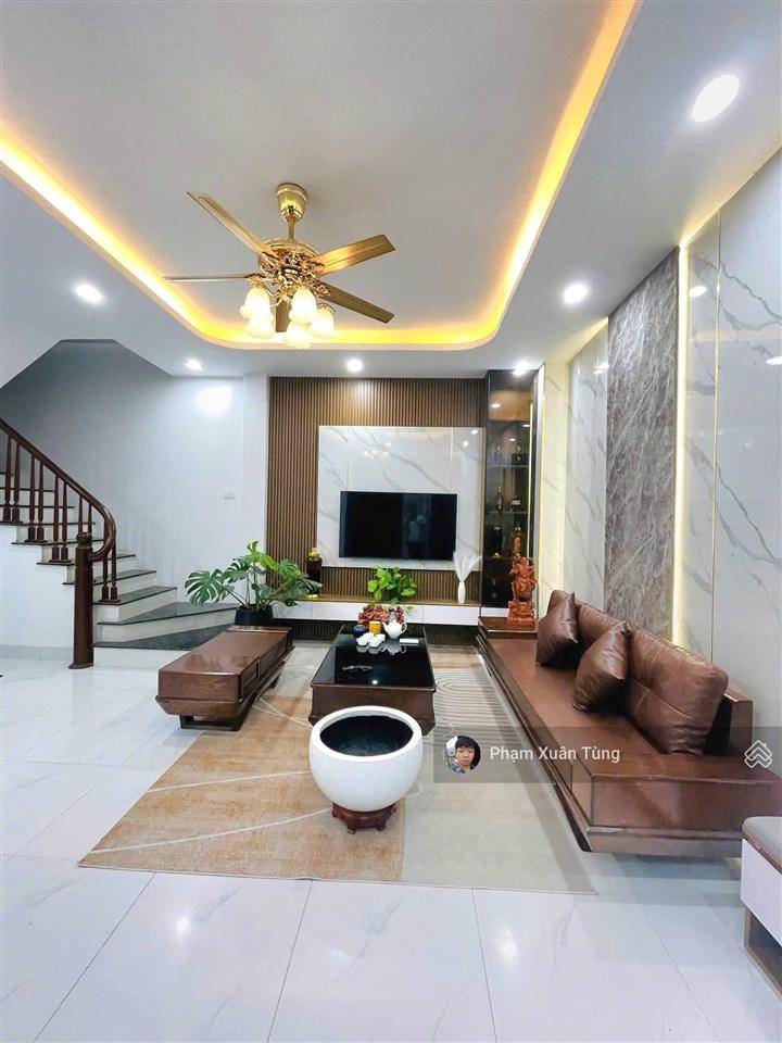 Tt cầu giấy, nhà đẹp ngõ ô tô, thông tứ tung, 10m ra ô tô đỗ, thoáng, sân xe, ở/cho thuê, 45m2*5t
