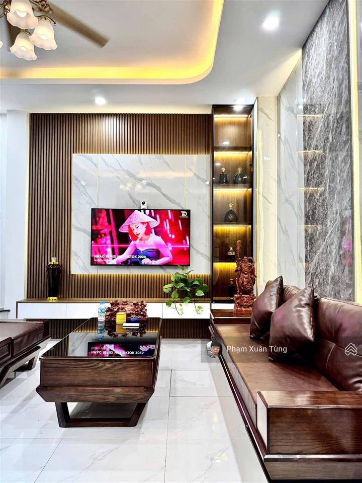 Tt cầu giấy, nhà đẹp ngõ ô tô, thông tứ tung, 10m ra ô tô đỗ, thoáng, sân xe, ở/cho thuê, 45m2*5t