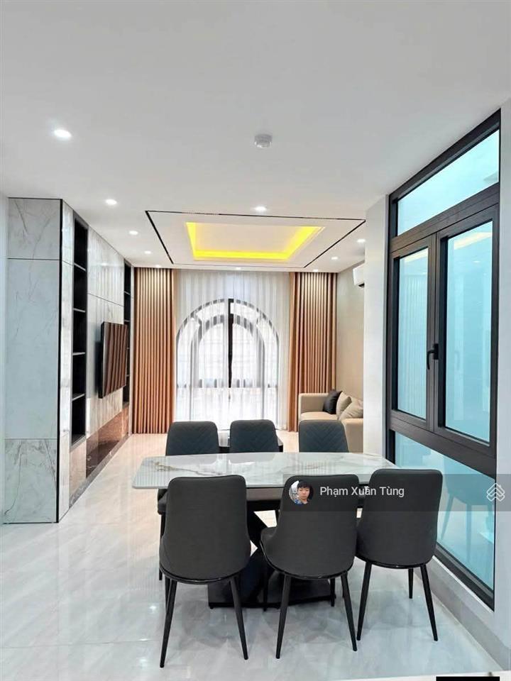 Bán nhà trần thái tông, thang máy, xây chắc chắn, ngõ 3 gác tránh, vài chục m ra phố, 2 thoáng