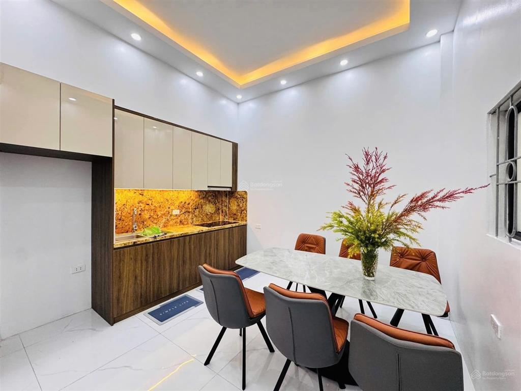 Siêu vip! hoàng quốc việt, dân xây chắc chắn, ngõ 3 gác tránh, 50m ô tô đỗ, còn mới ở ngay, 41m2*5t