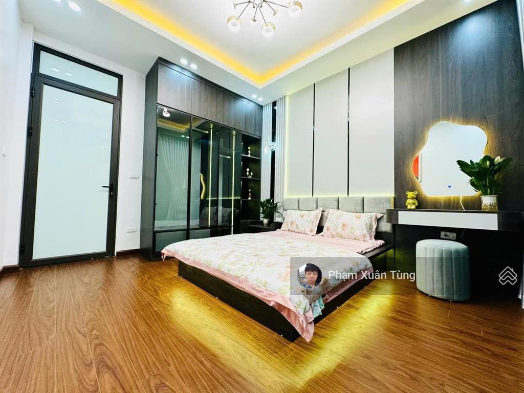 Lô góc nguyễn khang, nhà đẹp ở ngay, ngõ 3 gác tránh, 50m ra ô tô, gần phố, 2 thoáng, 36m2*5t