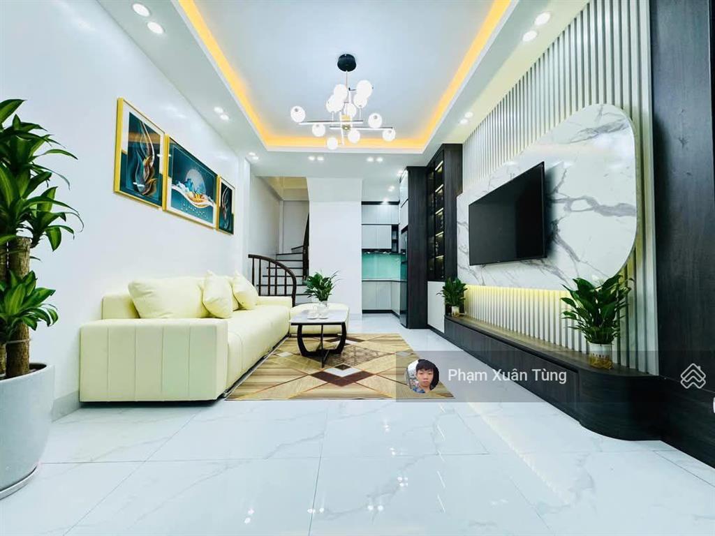 Lô góc nguyễn khang, nhà đẹp ở ngay, ngõ 3 gác tránh, 50m ra ô tô, gần phố, 2 thoáng, 36m2*5t