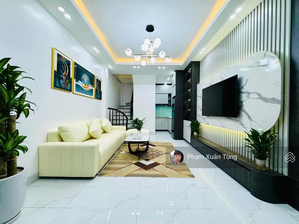 Lô góc nguyễn khang, nhà đẹp ở ngay, ngõ 3 gác tránh, 50m ra ô tô, gần phố, 2 thoáng, 36m2*5t