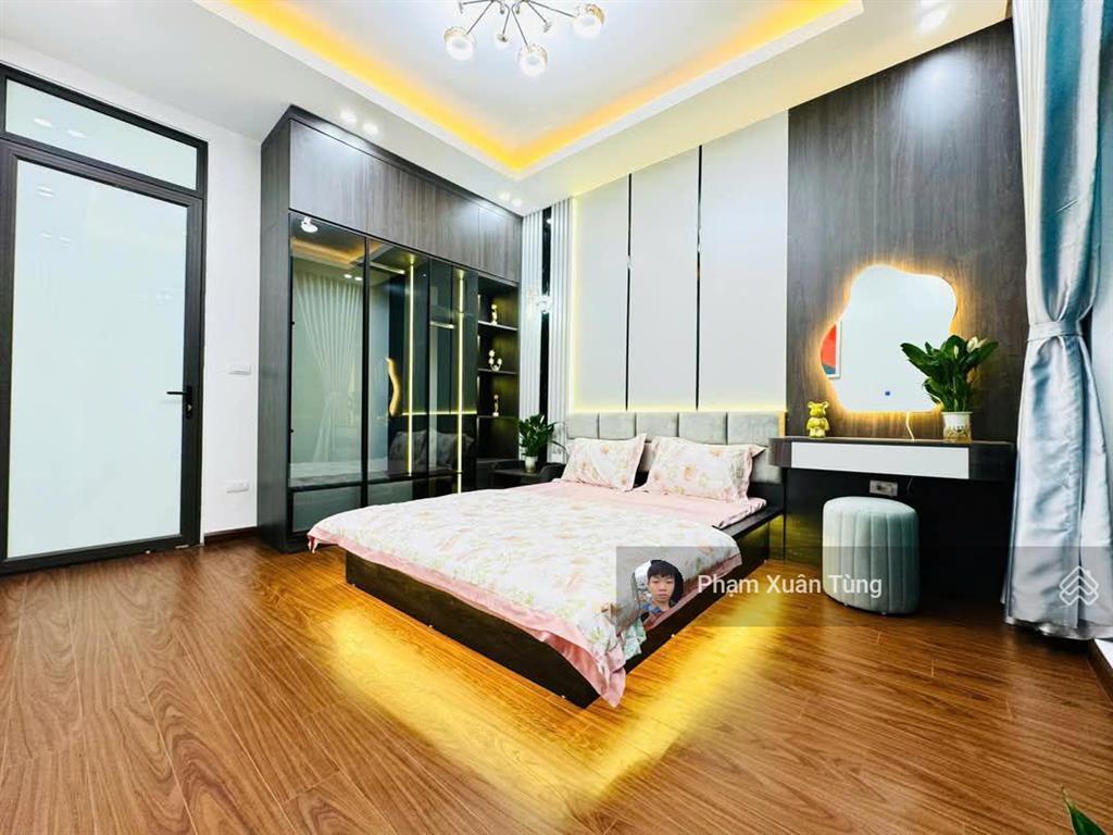 Lô góc nguyễn khang, nhà đẹp ở ngay, ngõ 3 gác tránh, 50m ra ô tô, gần phố, 2 thoáng, 36m2*5t
