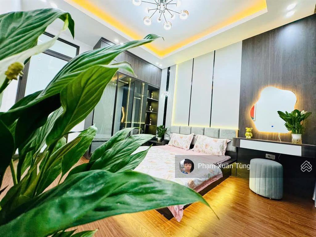 Lô góc nguyễn khang, nhà đẹp ở ngay, ngõ 3 gác tránh, 50m ra ô tô, gần phố, 2 thoáng, 36m2*5t