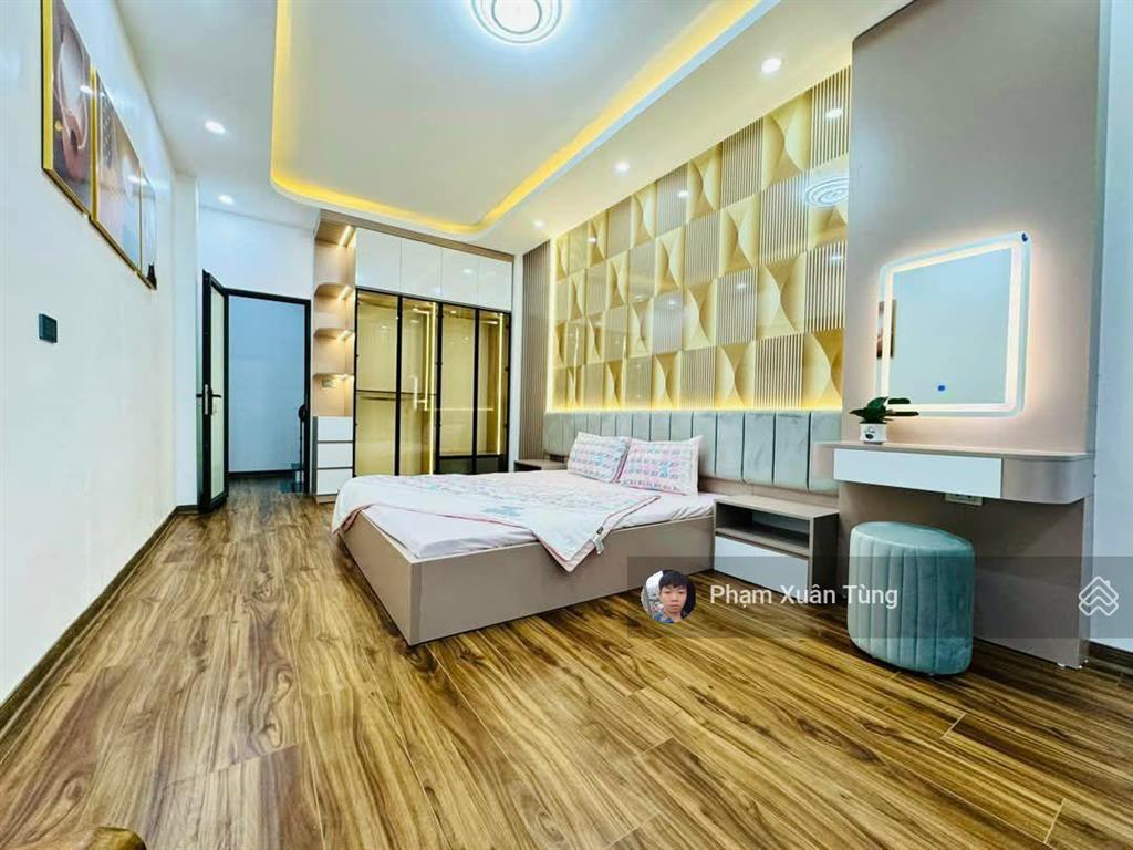 Bán gấp! tt cầu giấy, ngõ 3 gác tránh, 1 ngoặt ra phố, thông tứ tung, 2 thoáng, sân xe, 40m2*5t