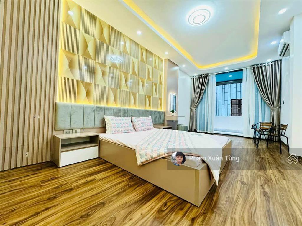 Bán gấp! tt cầu giấy, ngõ 3 gác tránh, 1 ngoặt ra phố, thông tứ tung, 2 thoáng, sân xe, 40m2*5t