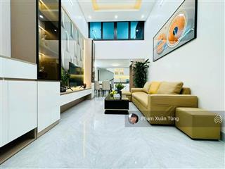 Bán gấp! tt cầu giấy, ngõ 3 gác tránh, 1 ngoặt ra phố, thông tứ tung, 2 thoáng, sân xe, 40m2*5t