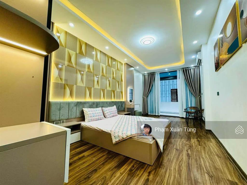 Bán gấp! tt cầu giấy, ngõ 3 gác tránh, 1 ngoặt ra phố, thông tứ tung, 2 thoáng, sân xe, 40m2*5t