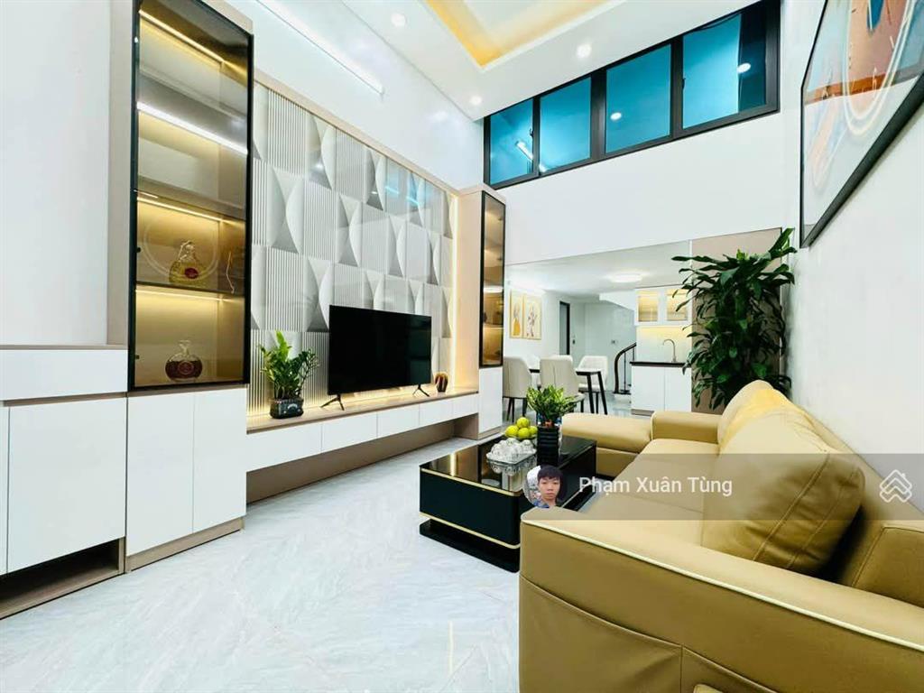 Bán gấp! tt cầu giấy, ngõ 3 gác tránh, 1 ngoặt ra phố, thông tứ tung, 2 thoáng, sân xe, 40m2*5t