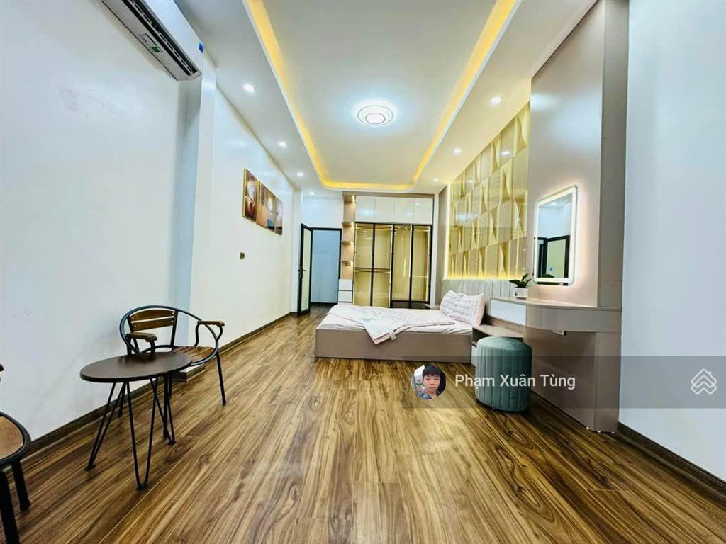 Bán gấp! tt cầu giấy, ngõ 3 gác tránh, 1 ngoặt ra phố, thông tứ tung, 2 thoáng, sân xe, 40m2*5t