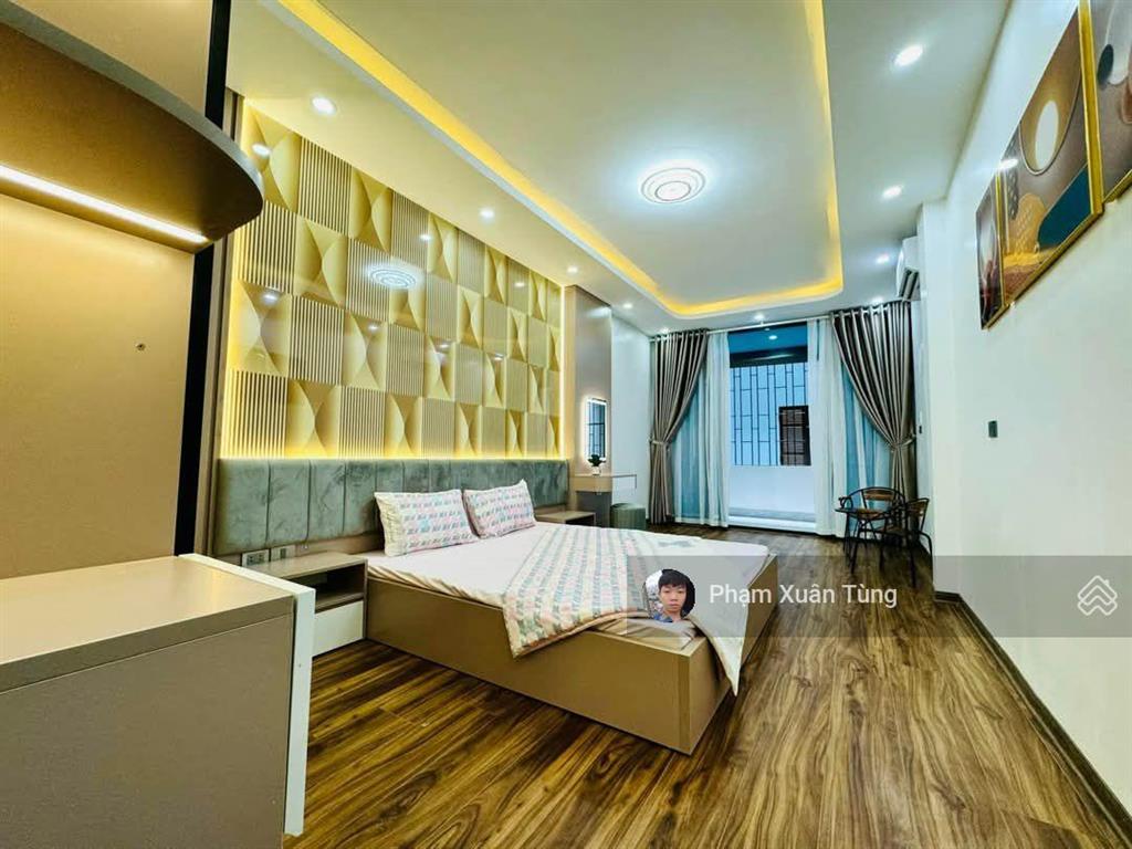 Bán gấp! tt cầu giấy, ngõ 3 gác tránh, 1 ngoặt ra phố, thông tứ tung, 2 thoáng, sân xe, 40m2*5t