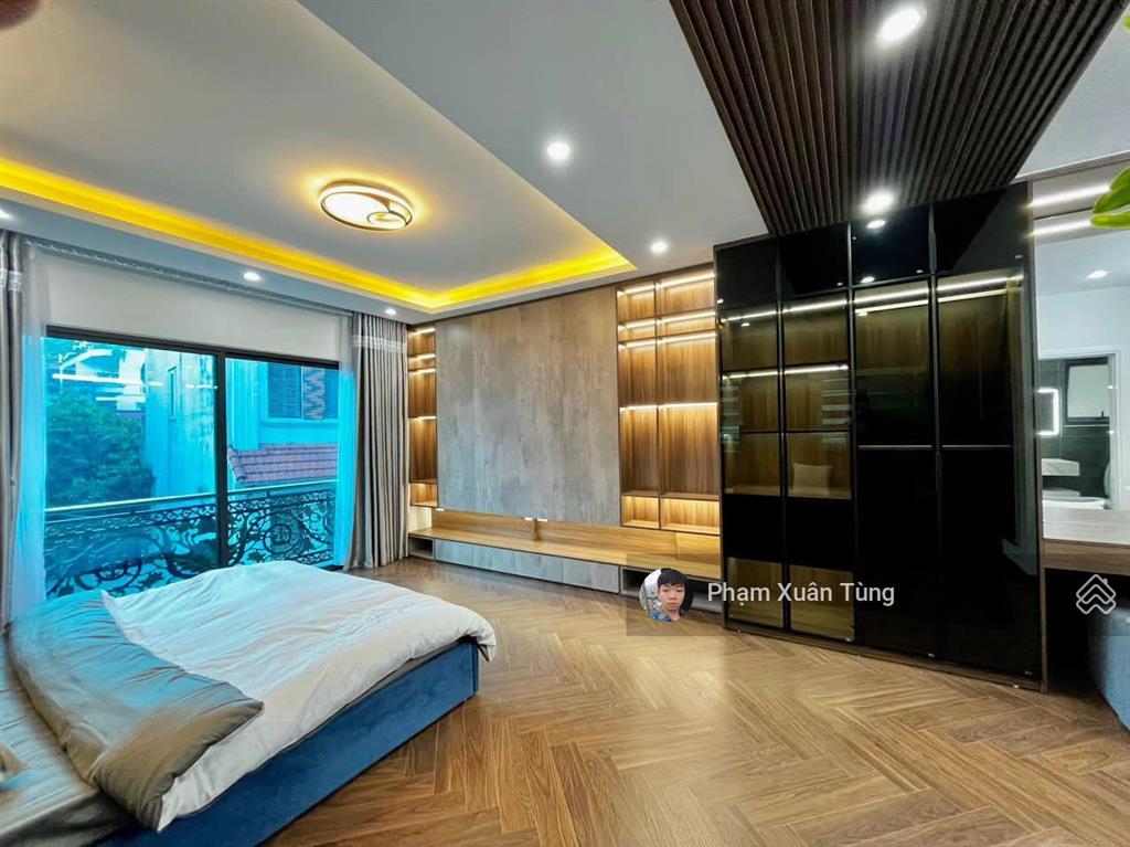 Chủ giảm sâu! trung tâm cầu giấy, nhà xây mới, thang máy, thoáng trước sau, sổ đỏ đẹp, vị trí đẹp