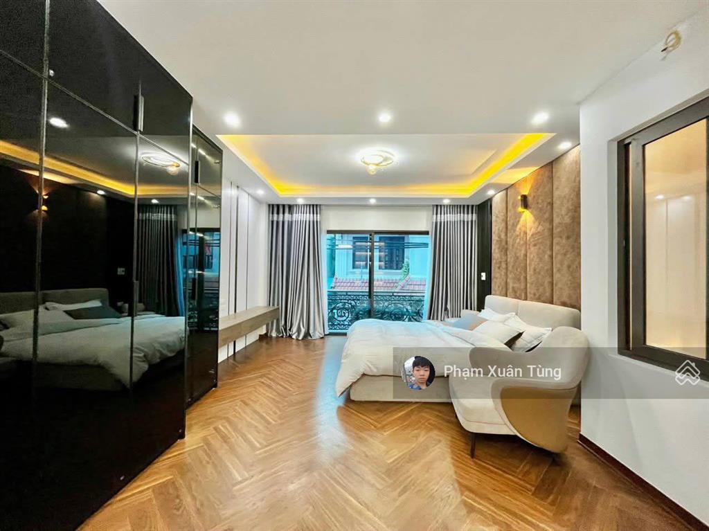 Chủ giảm sâu! trung tâm cầu giấy, nhà xây mới, thang máy, thoáng trước sau, sổ đỏ đẹp, vị trí đẹp