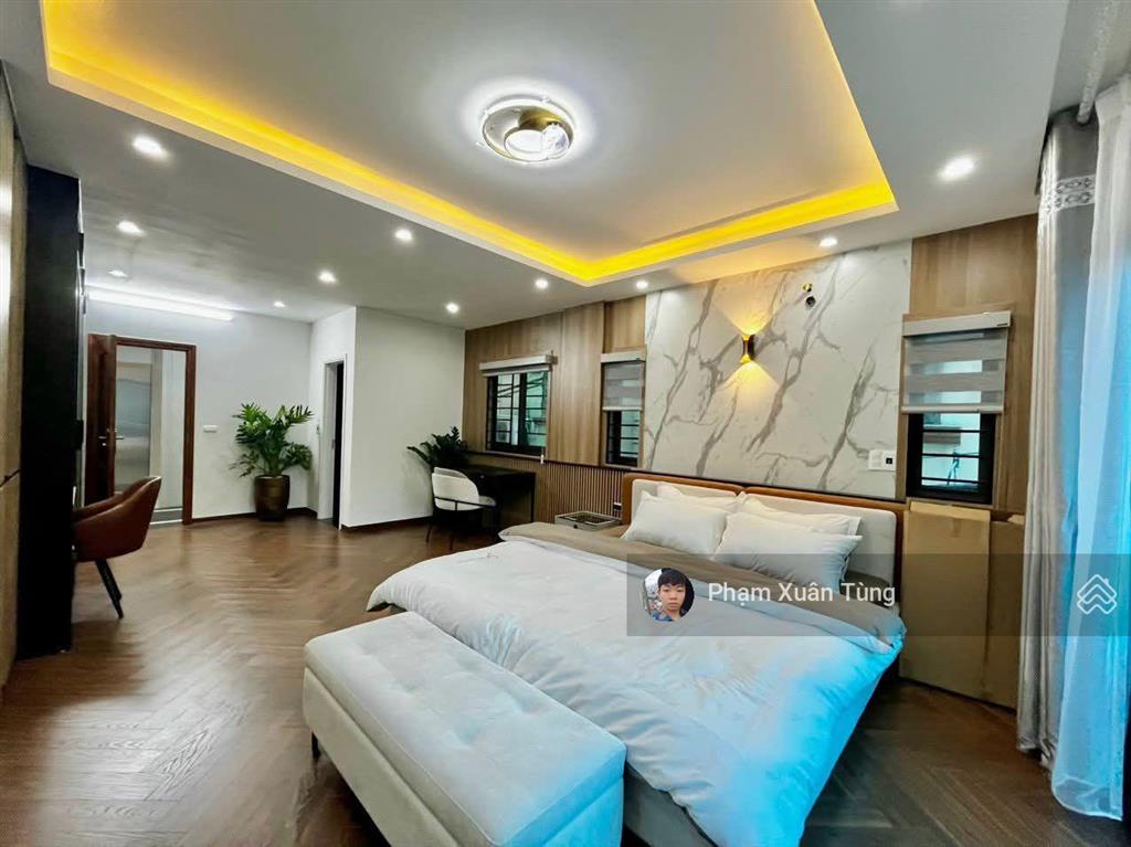 Chủ giảm sâu! trung tâm cầu giấy, nhà xây mới, thang máy, thoáng trước sau, sổ đỏ đẹp, vị trí đẹp